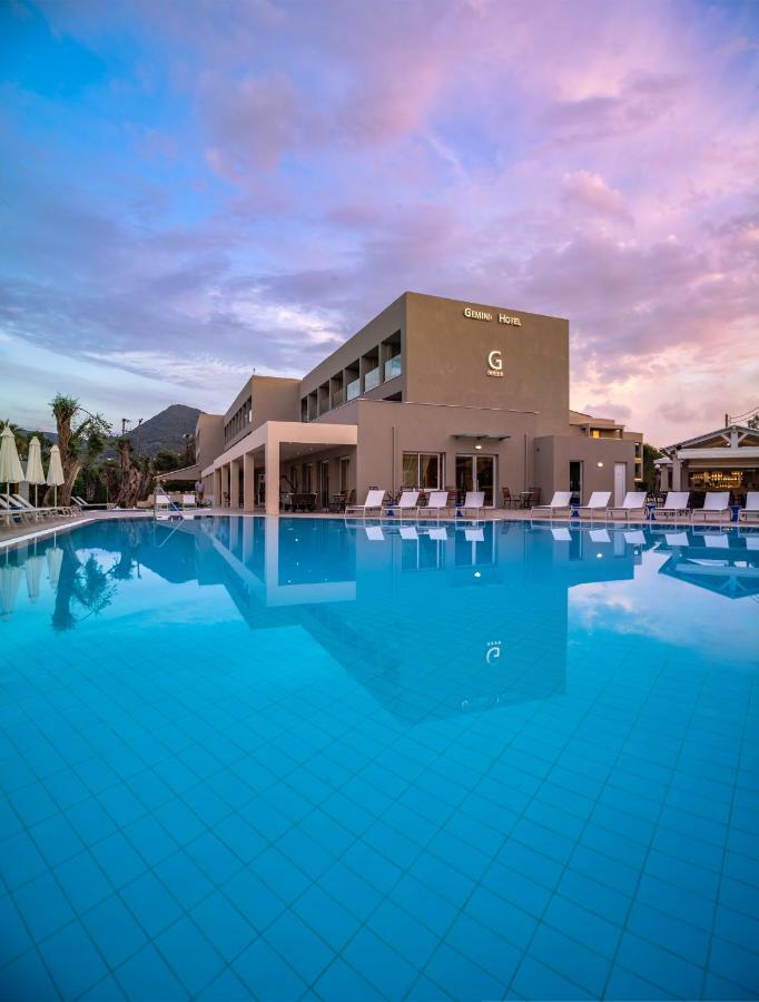Cnic Gemini Hotel Mesongí Exterior foto